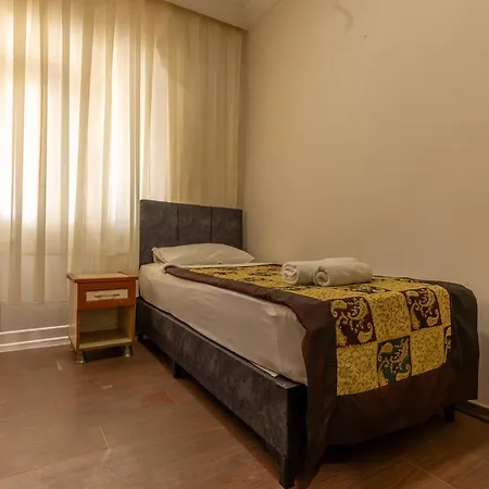 Palm Hotell 2*